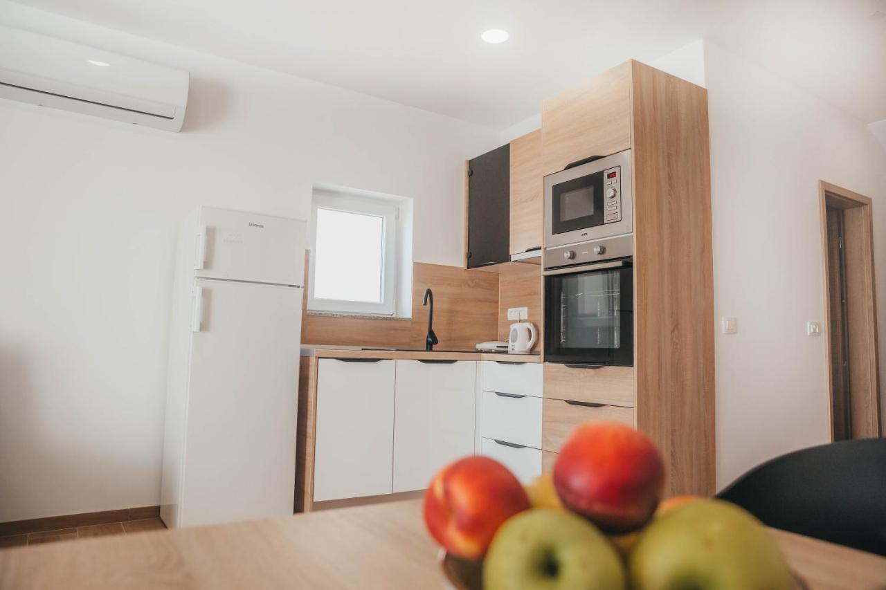 Apartments Nina Brist Εξωτερικό φωτογραφία